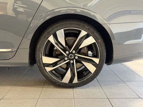 Used 2023 Volvo S90 B6 Plus AWD/4WD image 7