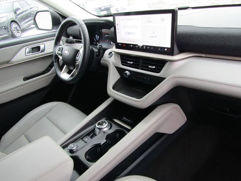 Used 2025 Ford Explorer Active w/ Active Comfort Package image 33