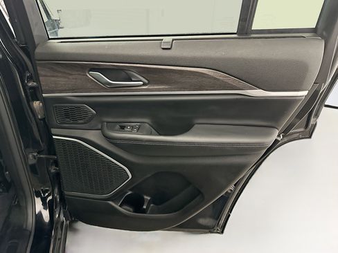 Used 2023 Jeep Grand Cherokee 4WD 4xe w/ Luxury Tech Group II image 33