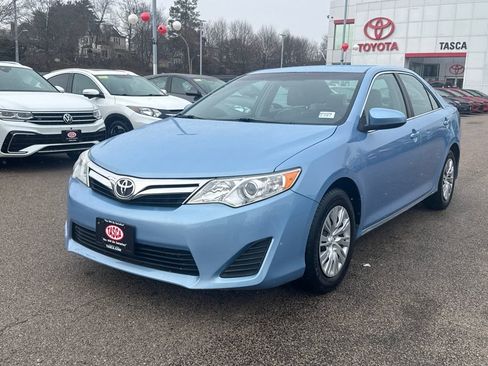 Used 2012 Toyota Camry LE image 3