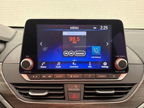 Used 2025 Nissan Altima 2.5 SV FWD image 6