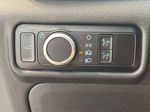 Used 2023 Ford Explorer XLT AWD/4WD image 23