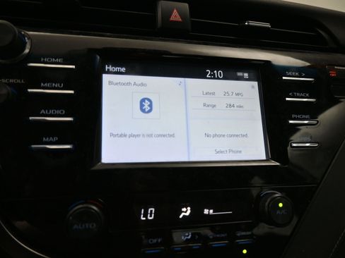 Used 2019 Toyota Camry SE image 12