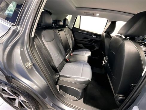 Used 2025 Volkswagen Tiguan SE w/ Panoramic Sunroof Package AWD/4WD image 16