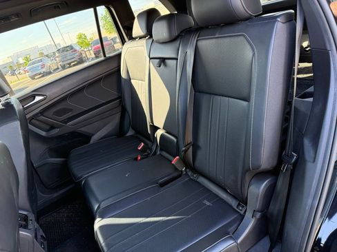 Used 2022 Volkswagen Tiguan SE R-Line image 10