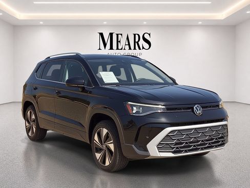 Used 2025 Volkswagen Taos SE AWD/4WD image 7