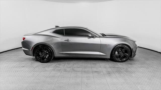 Used 2022 Chevrolet Camaro LT RWD image 9