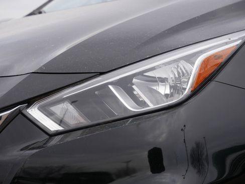 Used 2021 Nissan Versa SV image 10