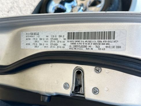 Used 2018 RAM 1500 Laramie image 35