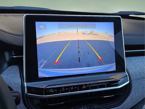 Used 2024 Jeep Compass Latitude image 29