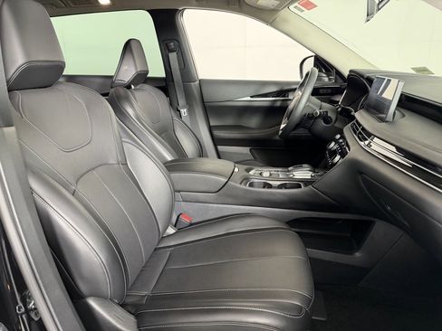 Used 2025 INFINITI QX60 Pure image 32