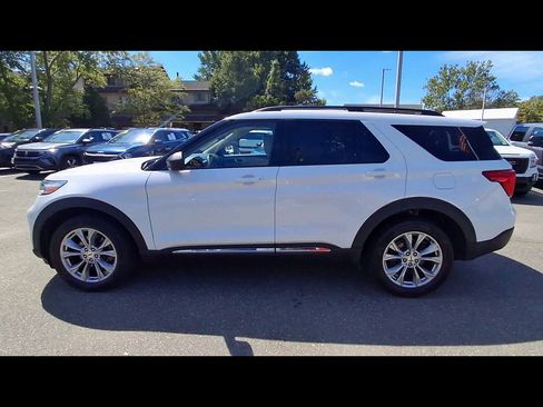 Used 2023 Ford Explorer XLT w/ Equipment Group 202A AWD/4WD image 5