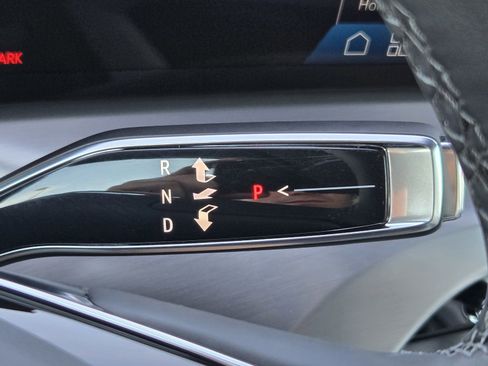 Used 2026 Cadillac Vistiq Sport image 23