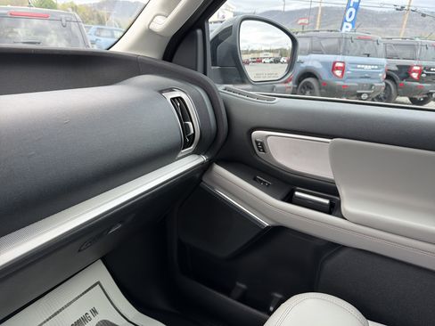 Used 2025 Ford Expedition Active AWD/4WD image 24