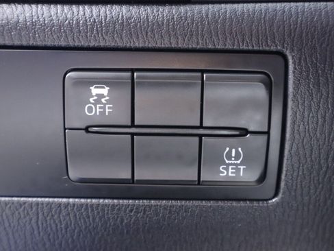 Used 2018 MAZDA MAZDA3 Sport FWD image 10