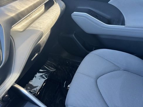 Used 2022 Toyota Highlander LE image 22