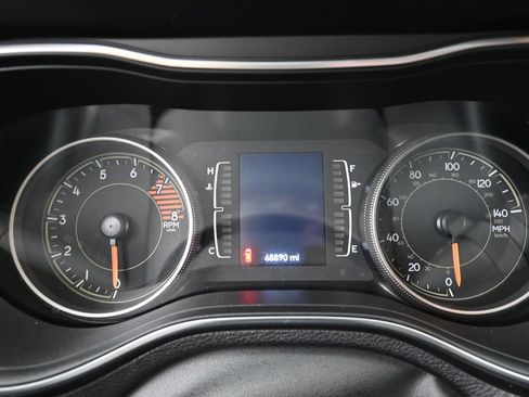 Used 2019 Jeep Cherokee Latitude w/ Popular Appearance Group FWD image 16