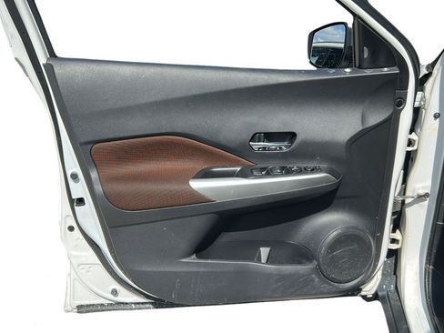 Used 2020 Nissan Kicks SR FWD image 28