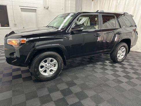 Used 2022 Toyota 4Runner SR5 Premium w/ Moonroof Package image 2