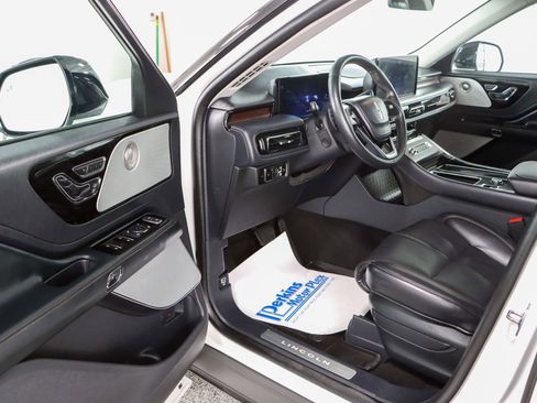 Used 2025 Lincoln Aviator Reserve w/ Equipment Group 201A AWD/4WD image 3