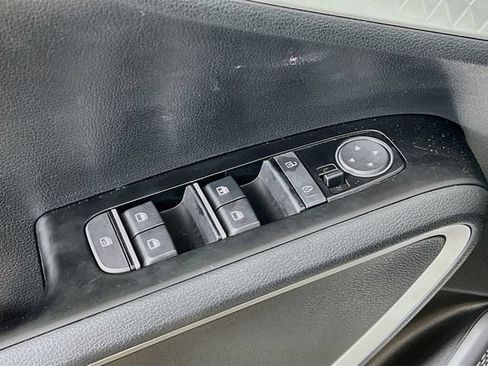 Used 2025 Kia Soul LX FWD image 9