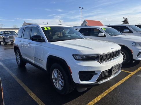 Used 2023 Jeep Grand Cherokee Laredo w/ Luxury Tech Group I image 2