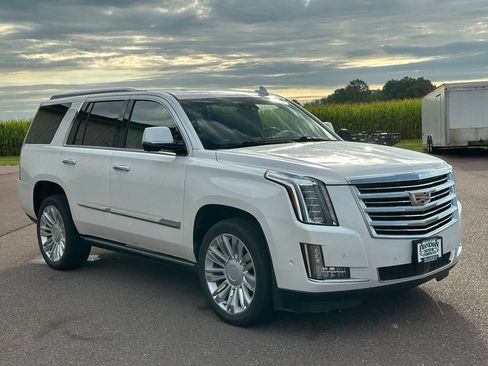 Used 2019 Cadillac Escalade Platinum AWD/4WD image 7