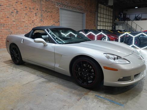Used 2006 Chevrolet Corvette Convertible w/ Preferred Equipment Group RWD image 2
