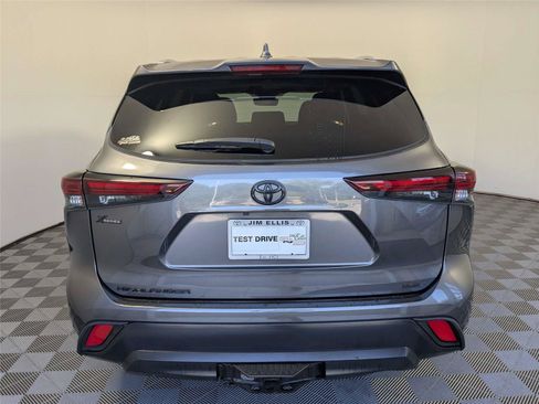 Certified 2025 Toyota Highlander XLE FWD image 7