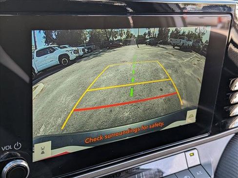 Used 2025 Toyota Camry SE image 13