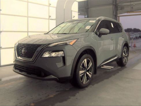 Used 2023 Nissan Rogue SL w/ SL Premium Package FWD image 2