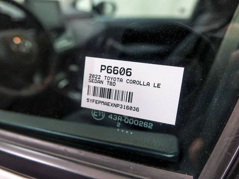 Certified 2022 Toyota Corolla LE FWD image 28