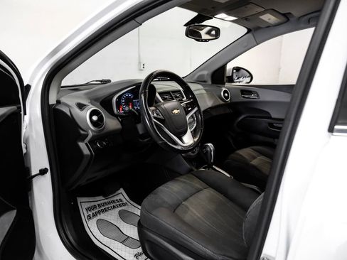 Used 2019 Chevrolet Sonic LT w/ Convenience Package image 3