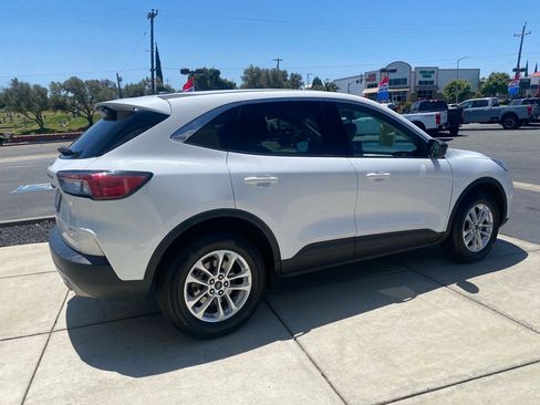 Used 2022 Ford Escape SE image 8