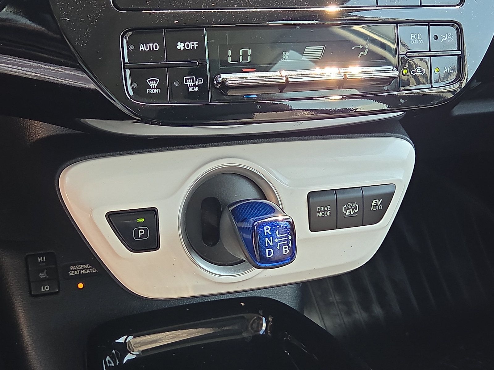 Used 2018 Toyota Prius Prime Plus FWD image 19
