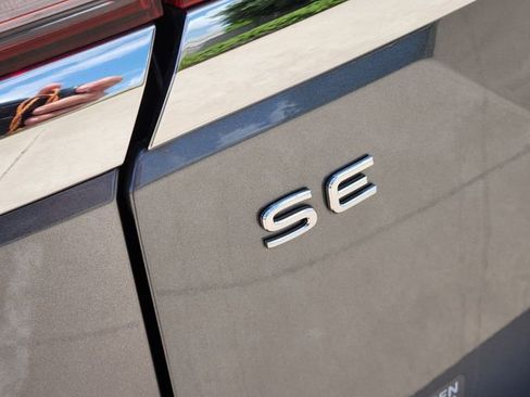 Used 2024 Volkswagen Atlas SE w/ Panoramic Sunroof Package image 12