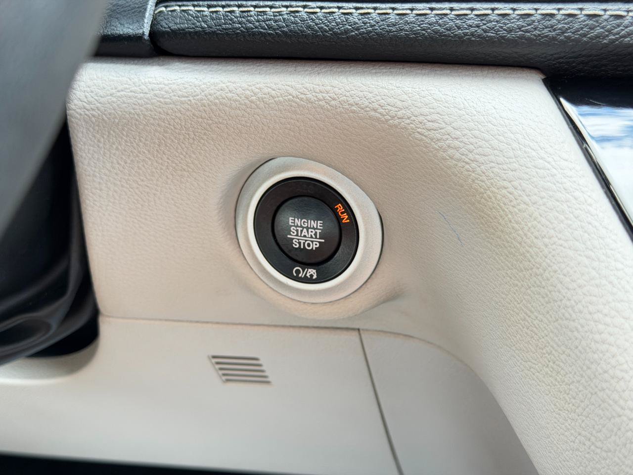Used 2022 Chrysler Pacifica Touring-L FWD image 20