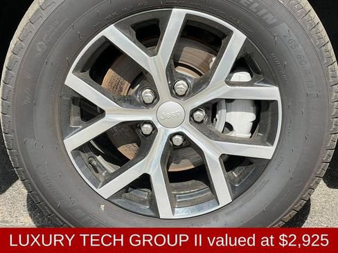 Used 2025 Jeep Grand Cherokee Limited w/ Luxury Tech Group II AWD/4WD image 13