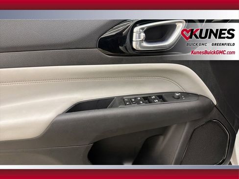 Used 2025 Jeep Compass Limited AWD/4WD image 19