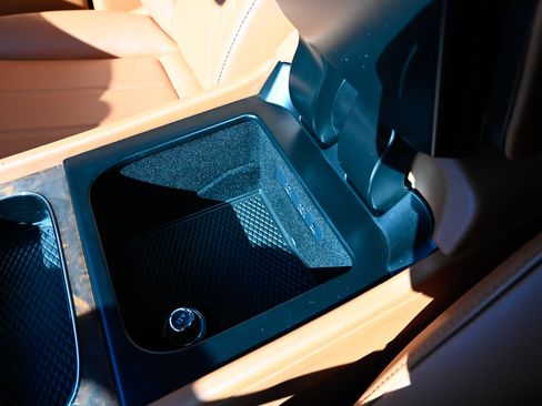 Used 2019 Bentley Bentayga AWD/4WD image 29