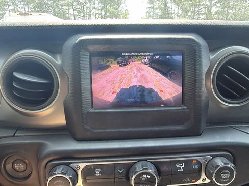 Used 2023 Jeep Wrangler Unlimited Sport AWD/4WD image 32