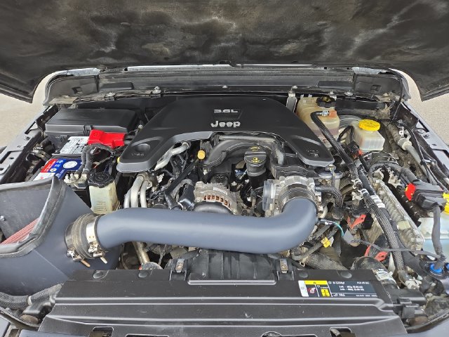 Used 2019 Jeep Wrangler Unlimited Sahara AWD/4WD image 38