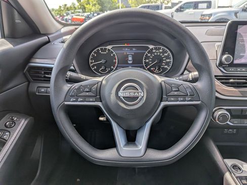 Used 2025 Nissan Altima 2.5 SV AWD/4WD image 19
