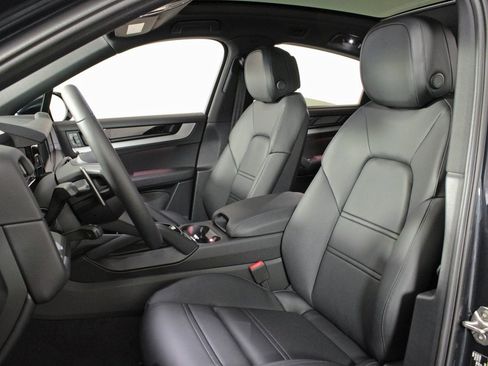 Used 2025 Porsche Cayenne Coupe image 5