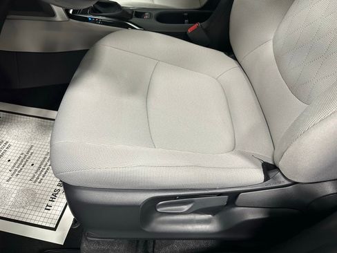 Used 2025 Toyota Corolla Cross L image 13