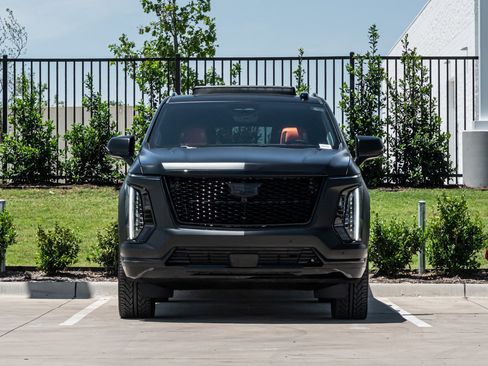Used 2026 Cadillac Escalade ESV Platinum Sport w/ LPO, ONYX Package AWD/4WD image 3