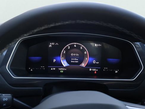 Used 2024 Volkswagen Tiguan SE image 29