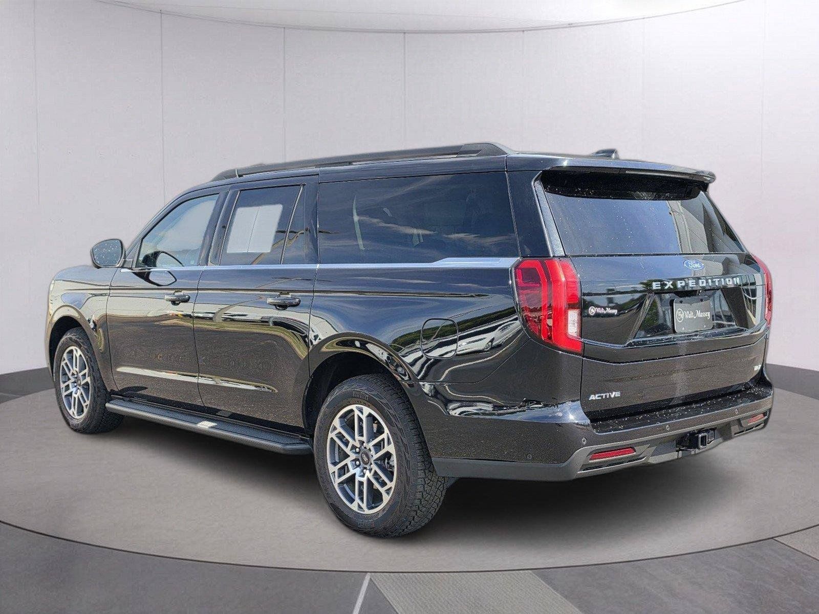 Used 2025 Ford Expedition Max Active AWD/4WD image 3