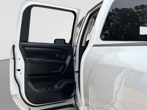 Used 2022 Nissan Titan S w/ HD Front GAWR Package AWD/4WD image 13