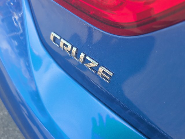 Used 2017 Chevrolet Cruze Premier FWD image 4